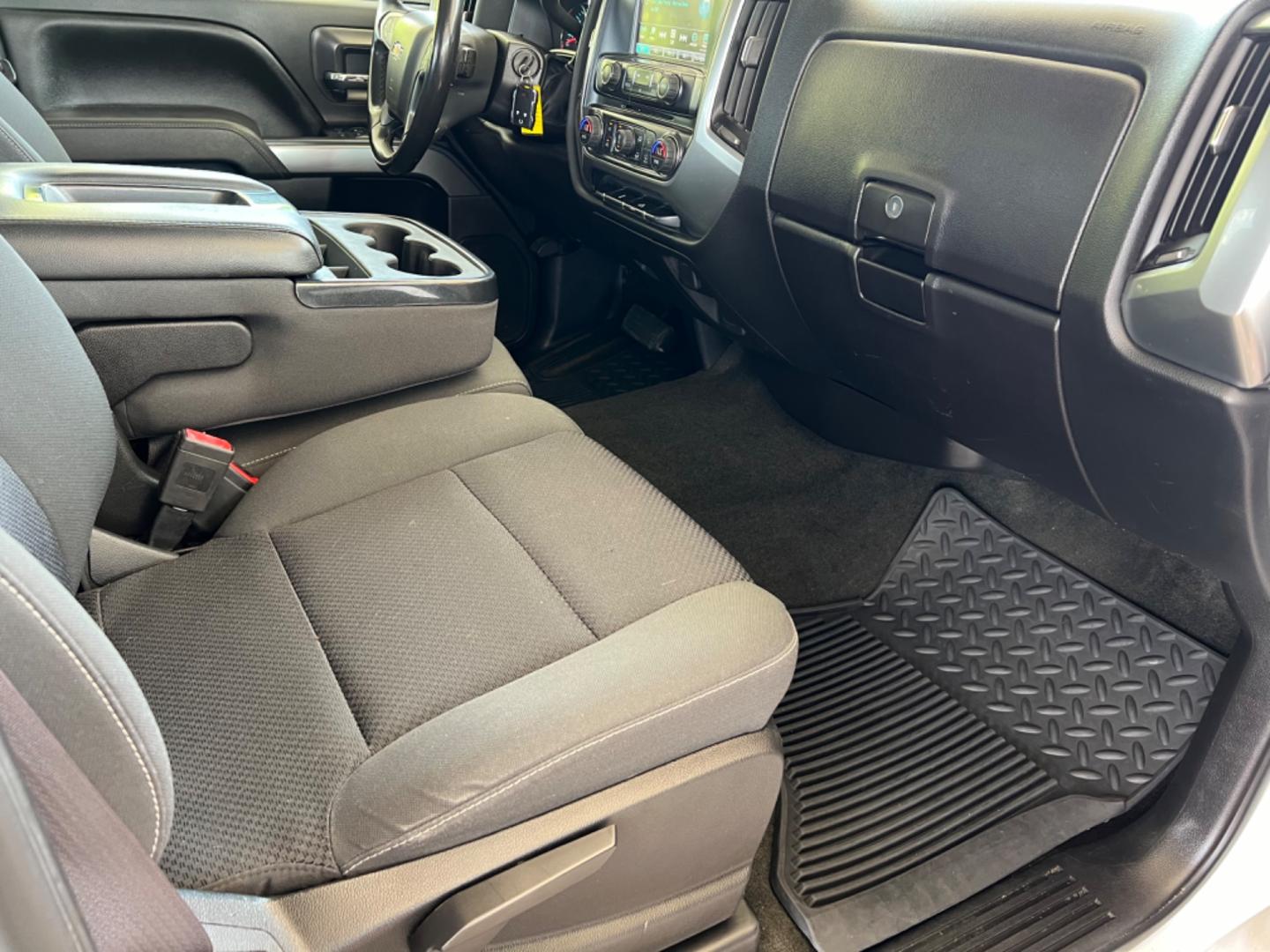 2017 White /Grey Chevrolet Silverado 2500HD LT (1GC1CVEG0HF) with an 6.0 V8 engine, Automatic transmission, located at 4520 Airline Hwy, Baton Rouge, LA, 70805, (225) 357-1497, 30.509325, -91.145432 - 2017 Chevy Silverado 2500HD Crew Cab LT 2WD **One Owner** 6.0 V8 Gas, 200K Miles, Power Windows, Locks, Mirrors & Seat, Cold A/C, Backup Camera, Spray In Bedliner, Tow Pkg. Small Dent In Bed (See Pic). FOR INFO PLEASE CONTACT JEFF AT 225 357-1497 CHECK OUT OUR A+ RATING WITH THE BETTER BUSINESS BU - Photo#10